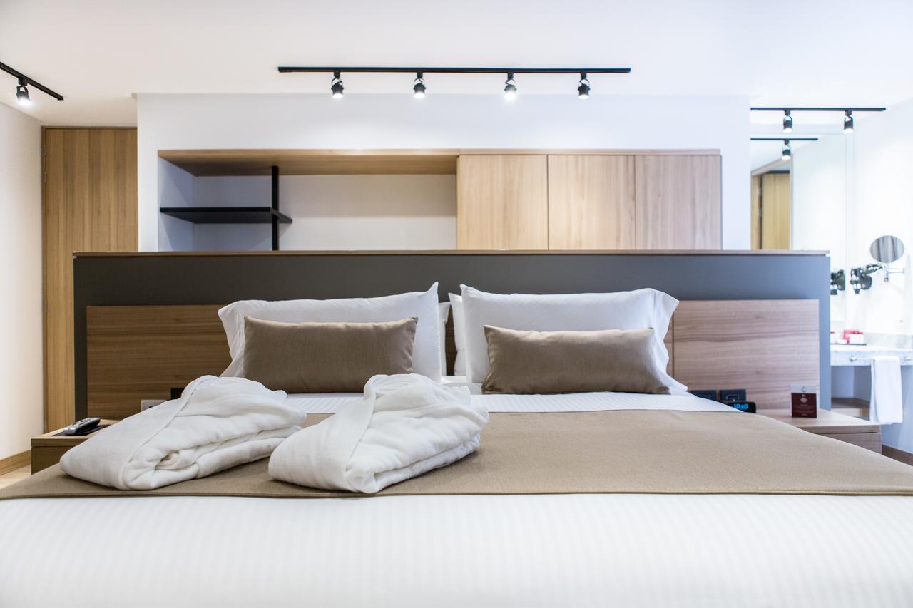 Best Western Plus 93 Park Hotel Bogota Ngoại thất bức ảnh A bedroom at the hotel