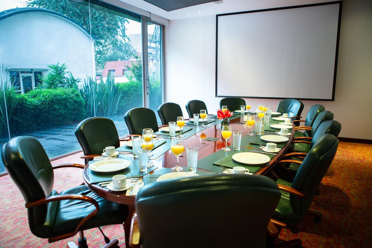 Best Western Plus 93 Park Hotel Bogota Ngoại thất bức ảnh A boardroom at a hotel
