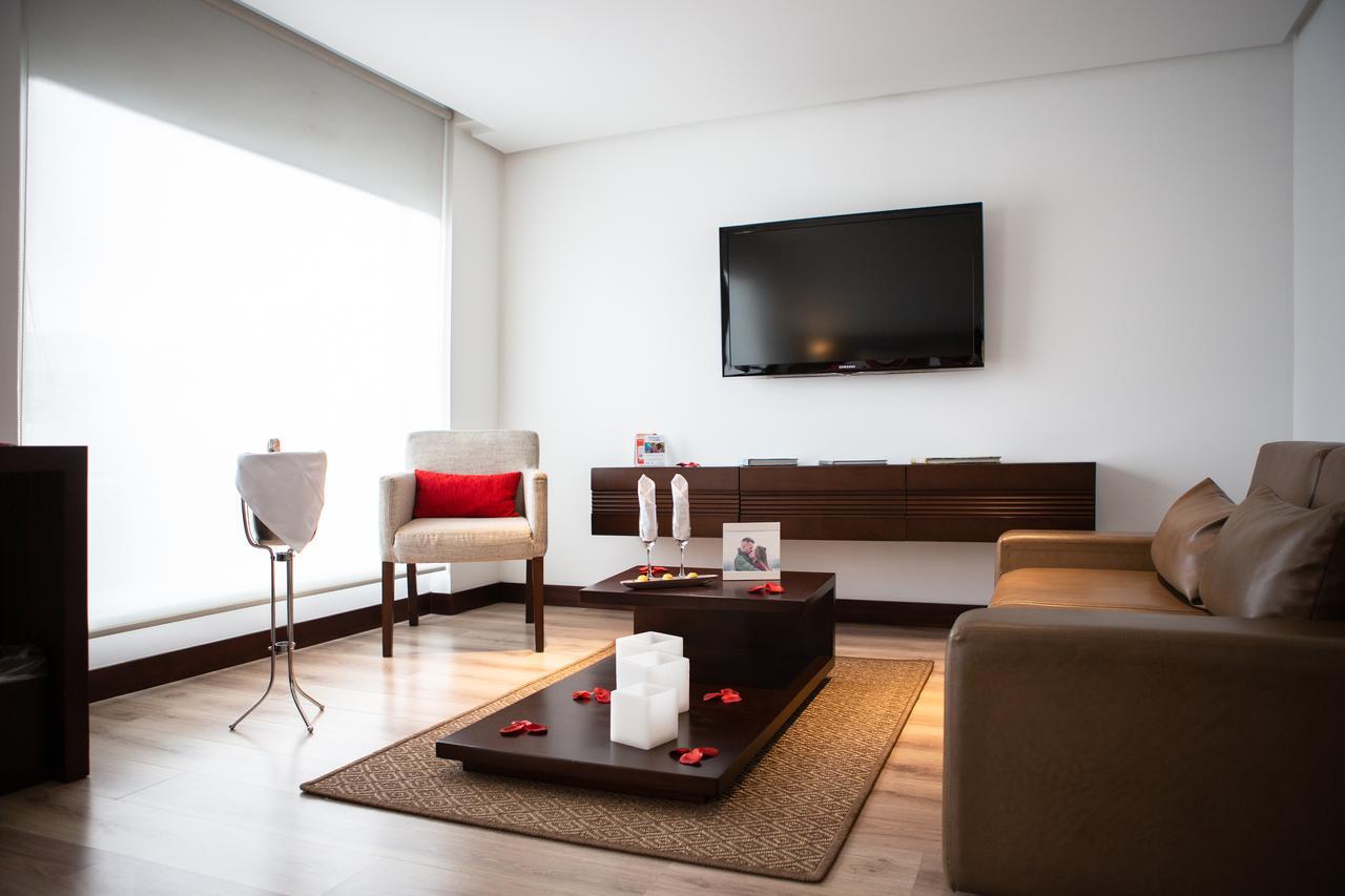 Best Western Plus 93 Park Hotel Bogota Ngoại thất bức ảnh A living room at the hotel